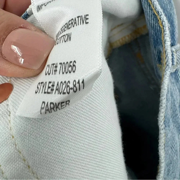 NEW AGOLDE PARKER VINTAGE CUT OFF SHORT
IN SWAPMEET B754 - Picture 8 of 9